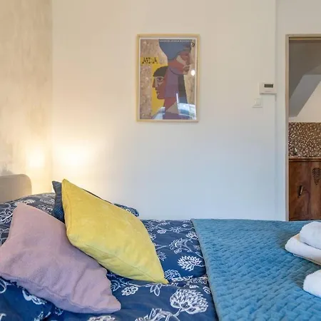 Lägenhet Dream Big Little One. Unique Loft W/small Balcony.