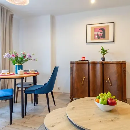 Dream Big Little One. Unique Loft W/small Balcony. Apartment